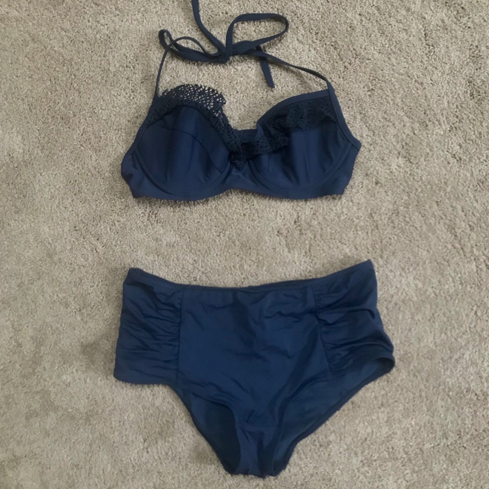 High waisted navy bikini bottoms 🌞